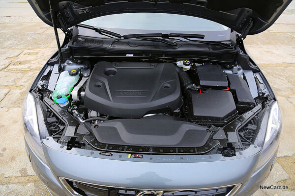 NewCarz-Volvo-V40-2016 (31)