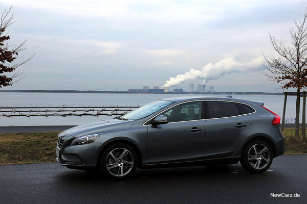 NewCarz-Volvo-V40-2016 (36)