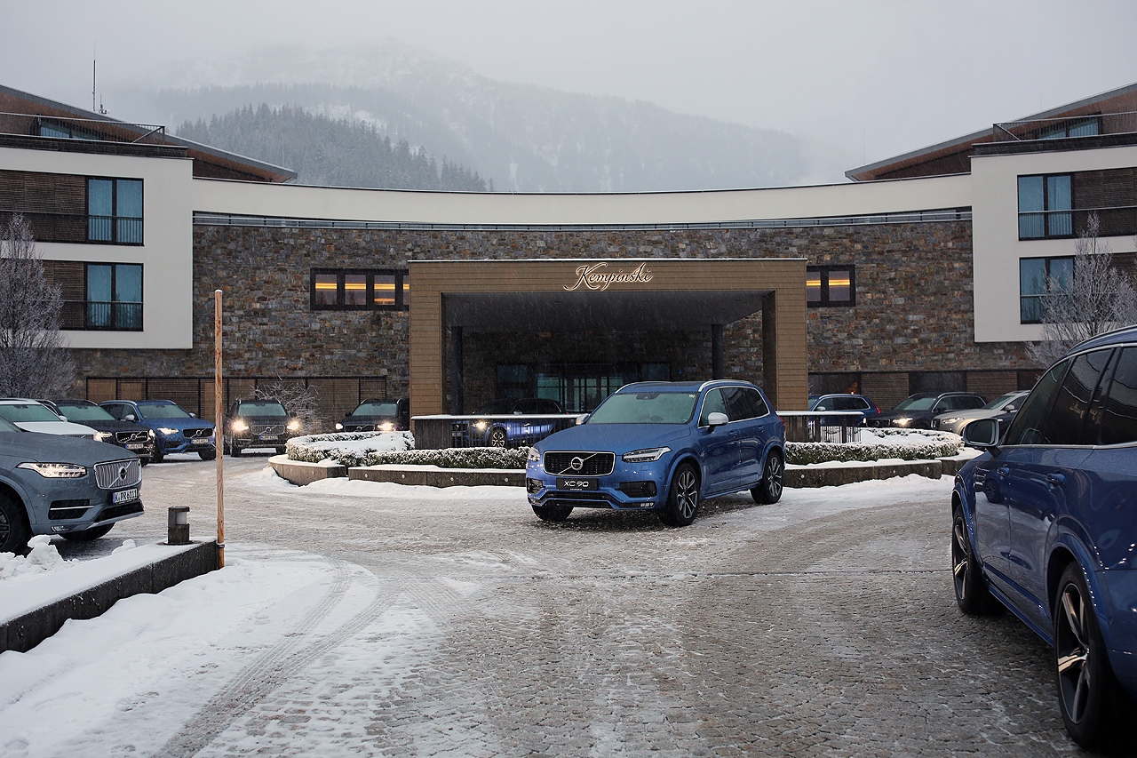 NewCarz Volvo XC90 Winter Kempinski Berchtesgaden