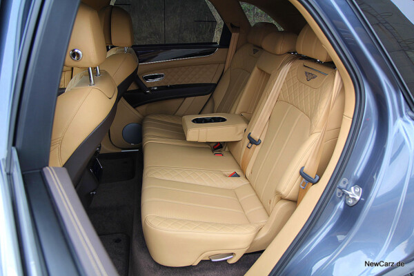 NewCarz-Bentley-Bentayga (45)