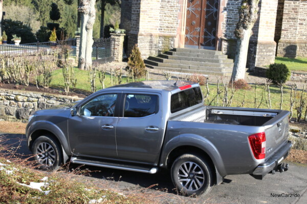 NewCarz-Nissan-Navara-08