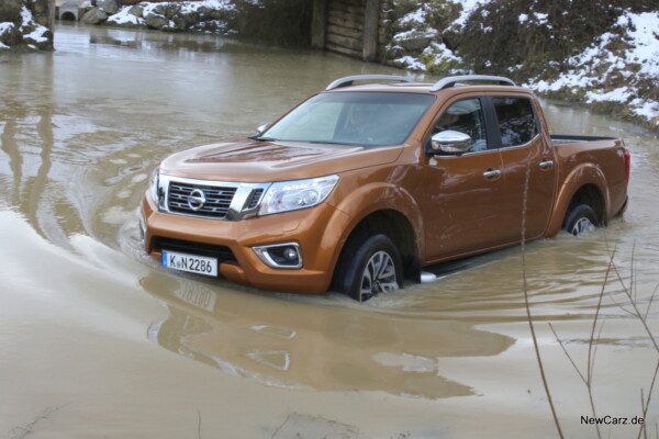 NewCarz-Nissan-Navara-10