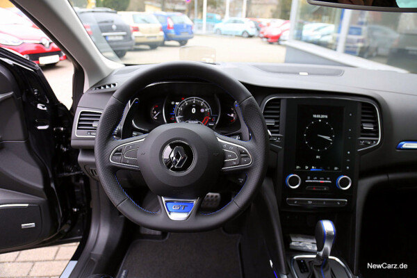 NewCarz-Renault-Megane-GT (1)