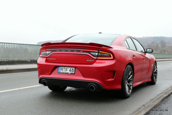 NewCarz-Dodge-Charger-SRT-01