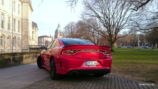 NewCarz-Dodge-Charger-SRT-14