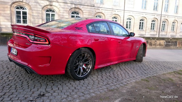 NewCarz-Dodge-Charger-SRT-16