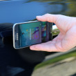 NewCarz-Mercedes-Benz-E-Klasse-Smartphone