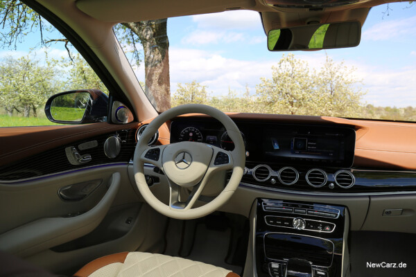 NewCarz-Mercedes-Benz-E-Klasse-Interieur