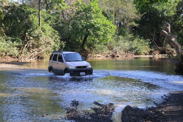 NewCarz-Wasser-im-Auto-1