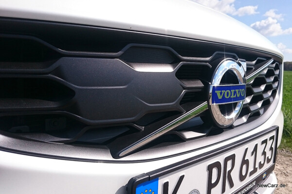 NewCarz-Volvo-V60-Cross-Country-23