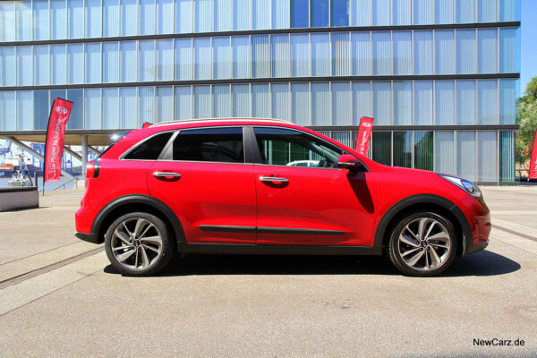 NewCarz-Kia-Niro (1)