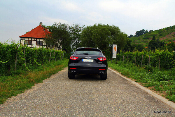 NewCarz-Maserati-Levante-2016 (37)