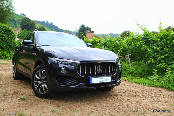 Maserati Levante schräg vorn rechts