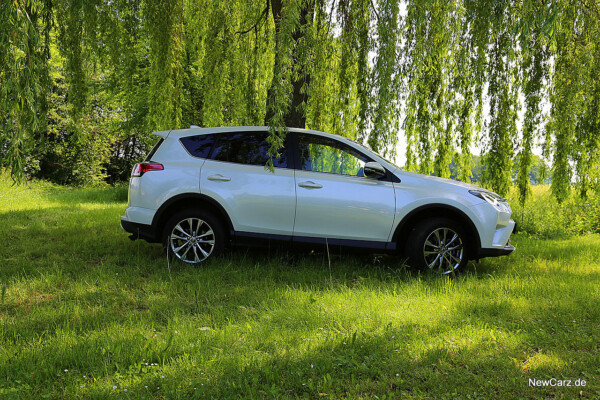 NewCarz-Toyota-RAV4-2016 (39)