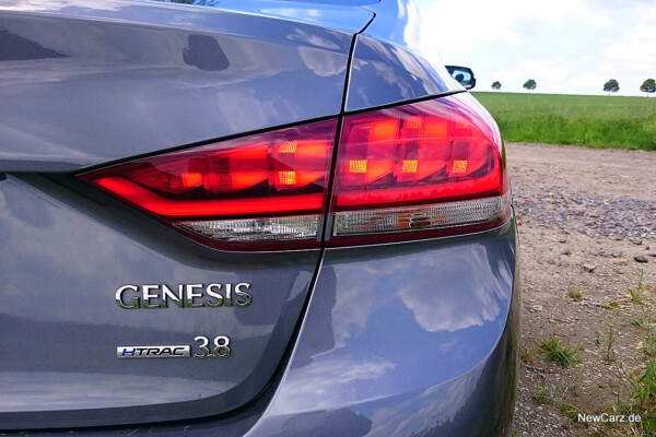 NewCarz-Hyundai-Genesis-10