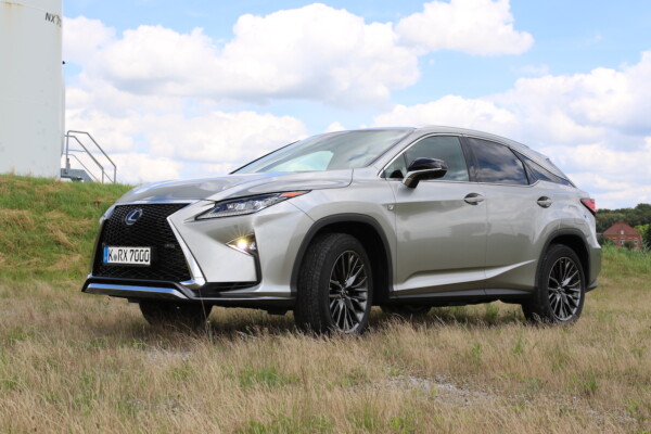 NewCarz-Lexus-RX-200t-01