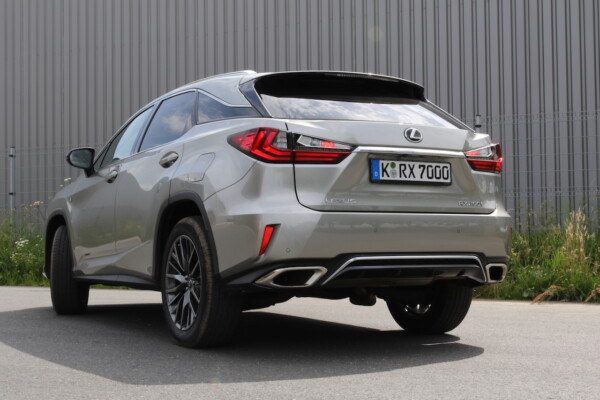 NewCarz-Lexus-RX-200t-19