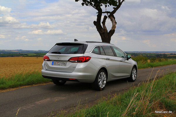 NewCarz-Opel-Astra-Sports-Tourer (21)