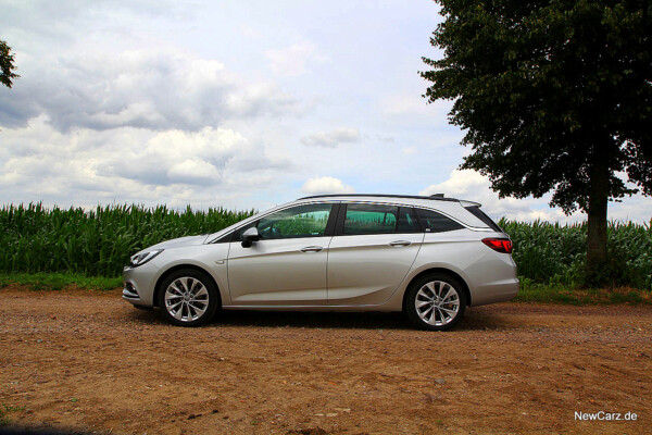 NewCarz-Opel-Astra-Sports-Tourer (22)