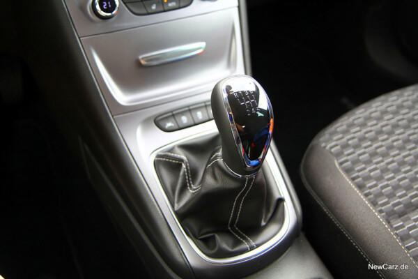 NewCarz-Opel-Astra-Sports-Tourer (42)