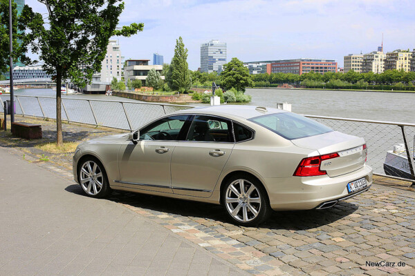 NewCarz-Volvo-S90-D5 (9)