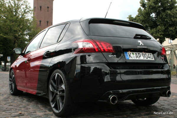 NewCarz-Peugeot-308-GTi-01