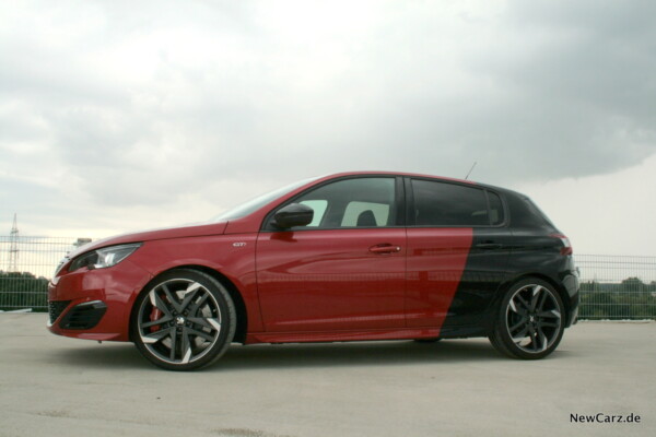 NewCarz-Peugeot-308-GTi-13