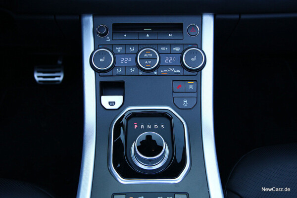 NewCarz-Range-Rover-Evoque-Cab (32)