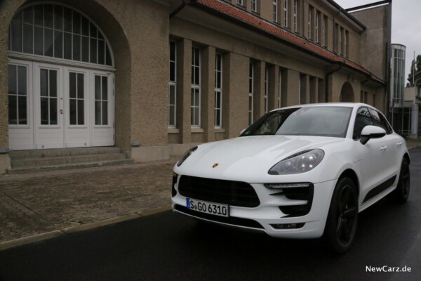 newcarz-porsche-macan-gts-fb-23