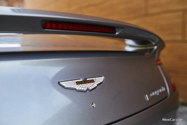 newcarz-aston-martin-vanquish-volante-05