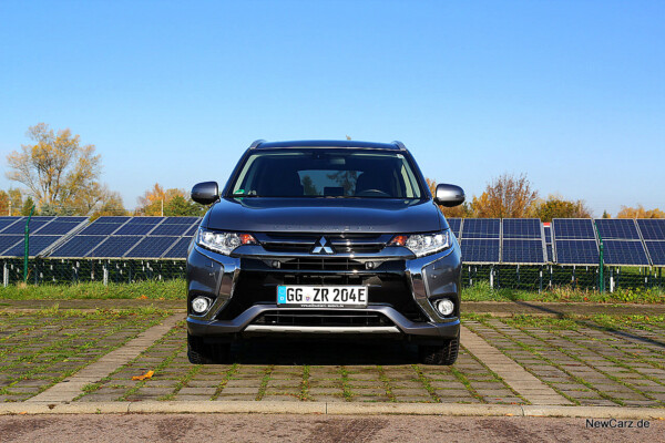 newcarz-mitsubishi-outlander-phev42