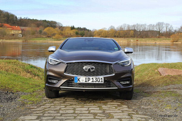 Infiniti Q30 Front