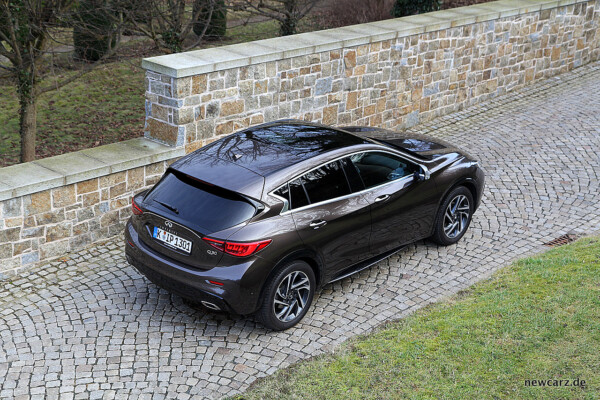 Infiniti Q30 oben