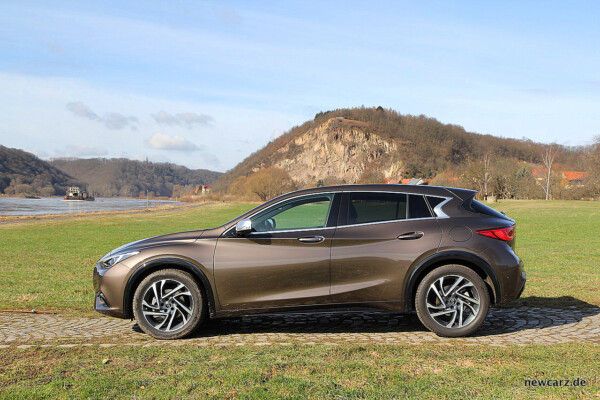 Infiniti Q30 Seitenansicht