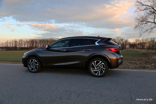 Infiniti Q30 Sunset