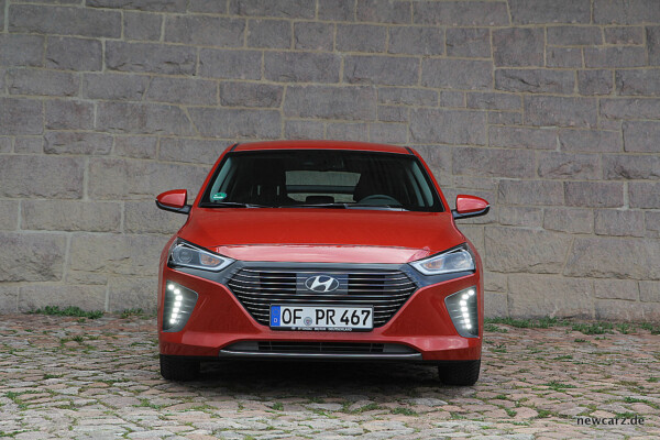 Hyundai IONIQ Hybrid Front