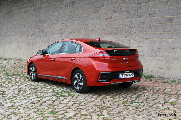 Hyundai IONIQ Hybrid schräg hinten