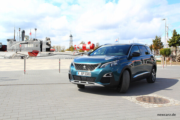 Peugeot 5008 front