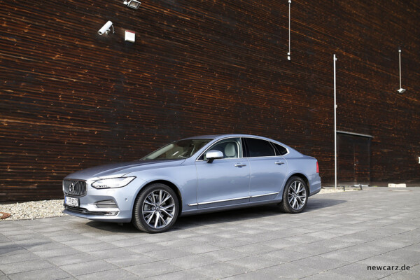 Volvo S90 schräg vorn