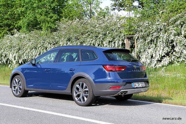 Seat Leon ST X-Perience schräg hinten