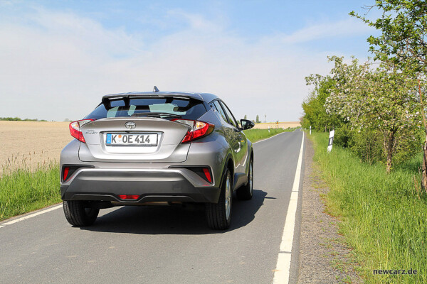 Toyota C-HR schräg hinten