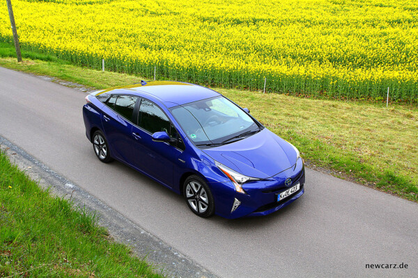 Toyota Prius IV schräg oben