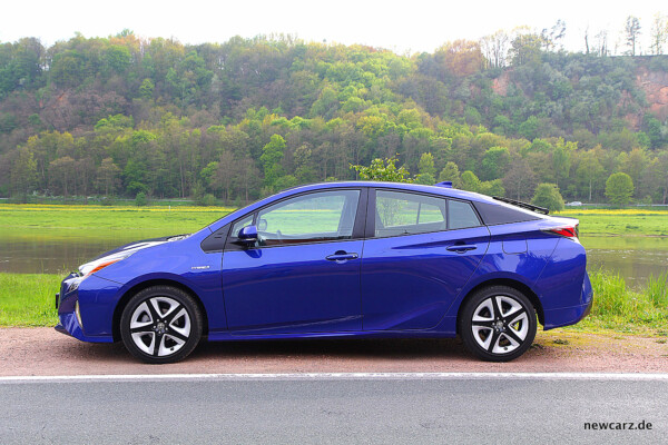 Toyota Prius IV Silhouette