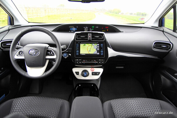 Toyota Prius IV Cockpit