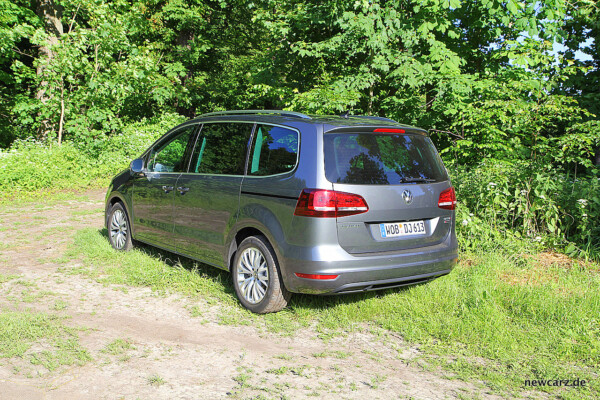 VW Sharan schräg hinten