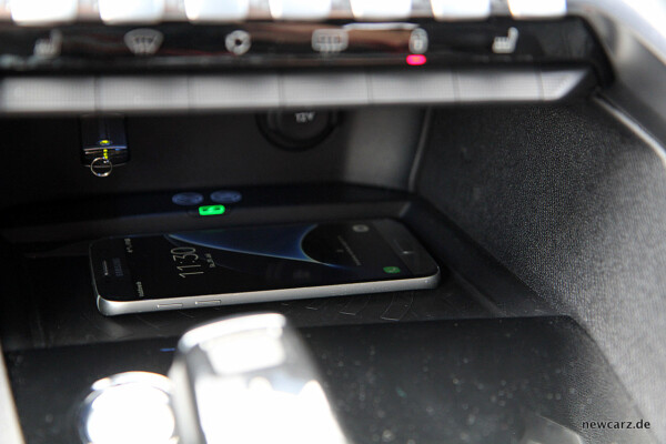 Peugeot 3008 GT Ladestation induktiv