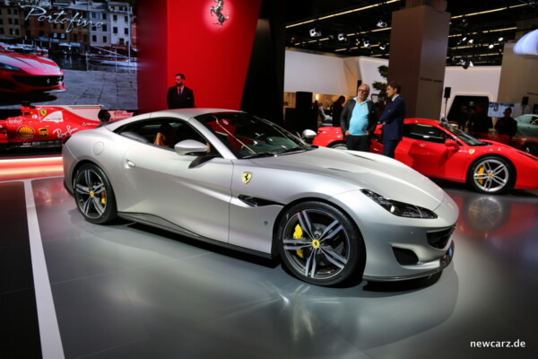 Ferrari Portofino schräg Seite