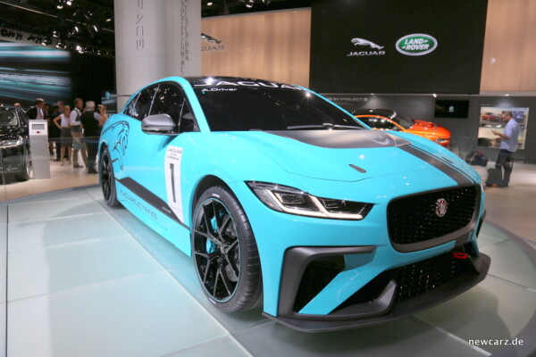 Jaguar i-Pace e-TROPHY schräg vorn