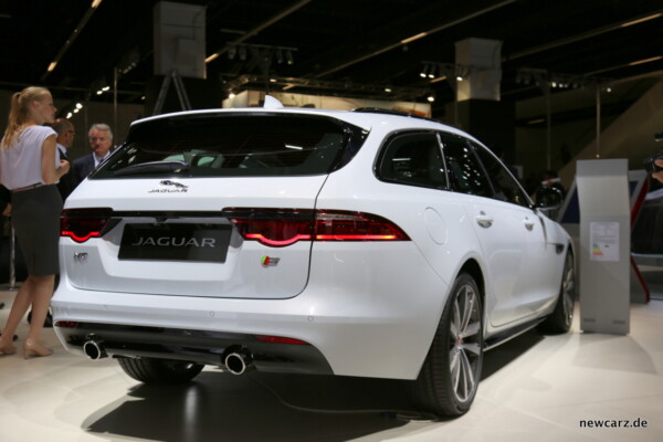 Jaguar XF Sportbrake schräg hinten