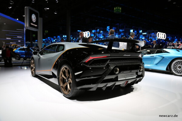 Lamborghini Huracan Performante schräg hinten